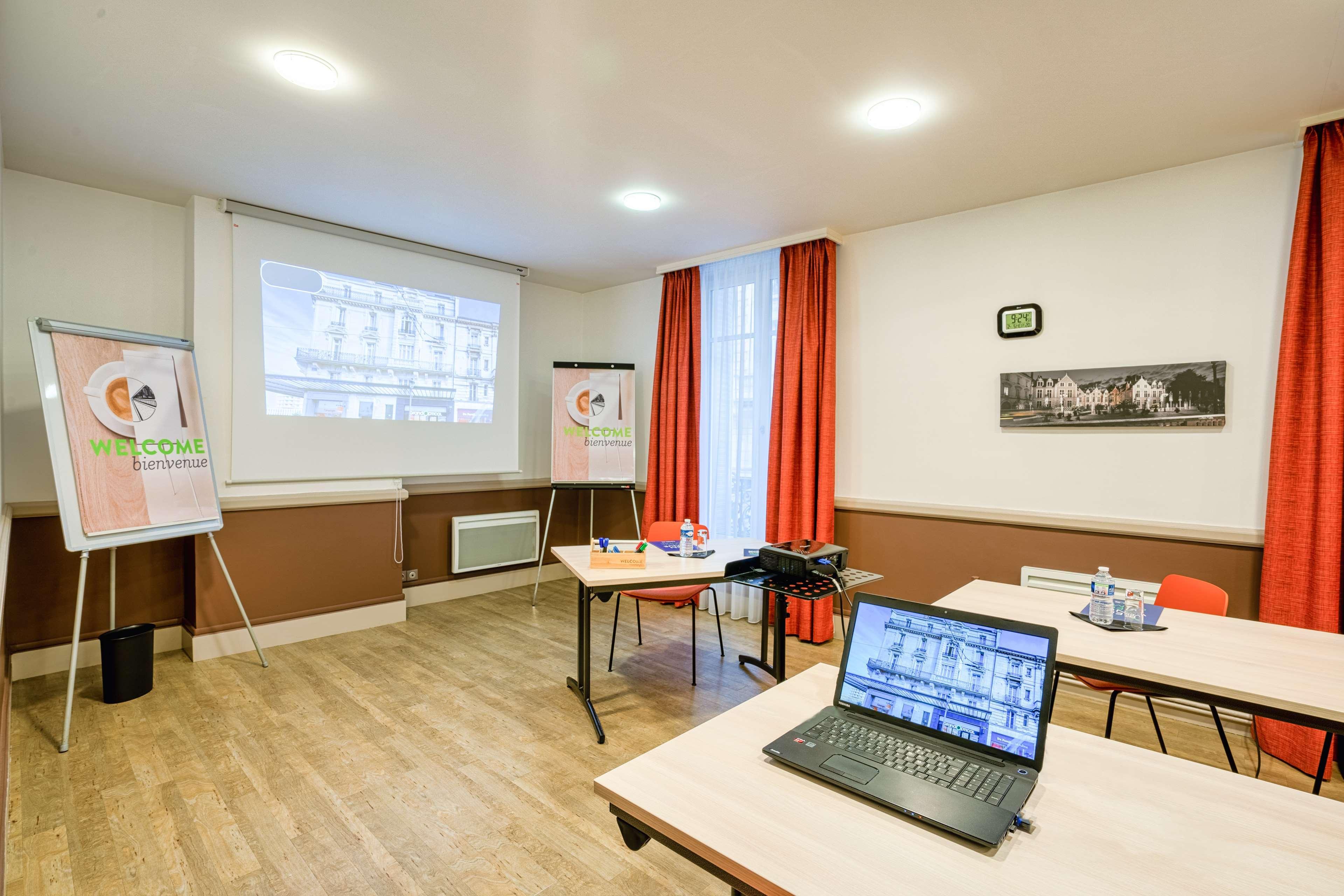 Отель Campanile Orleans Centre Gare Экстерьер фото